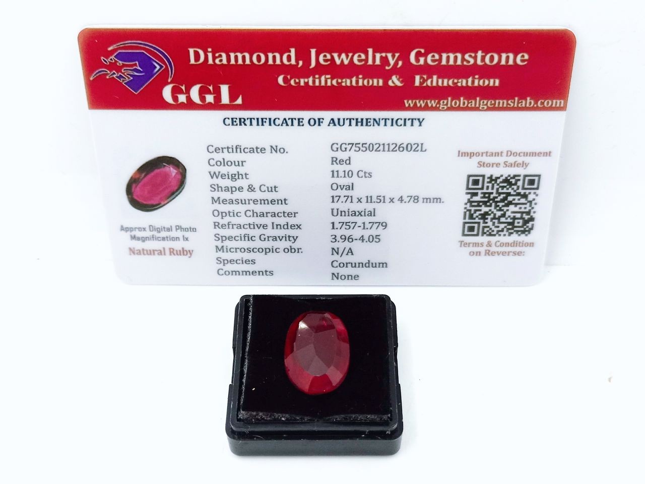 Polished sapphire stone with certificate