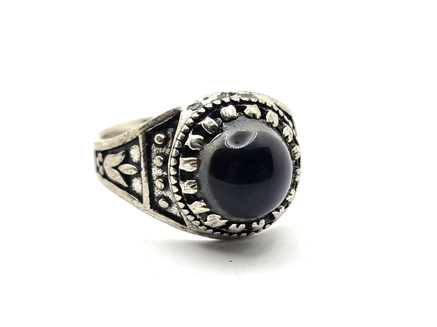 Silver ring with Suleimani agate stone