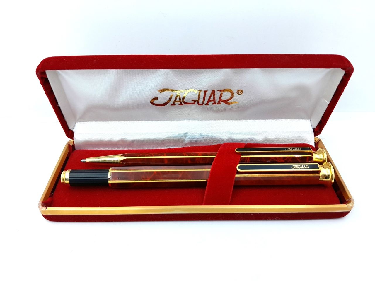 Jaguar pen set